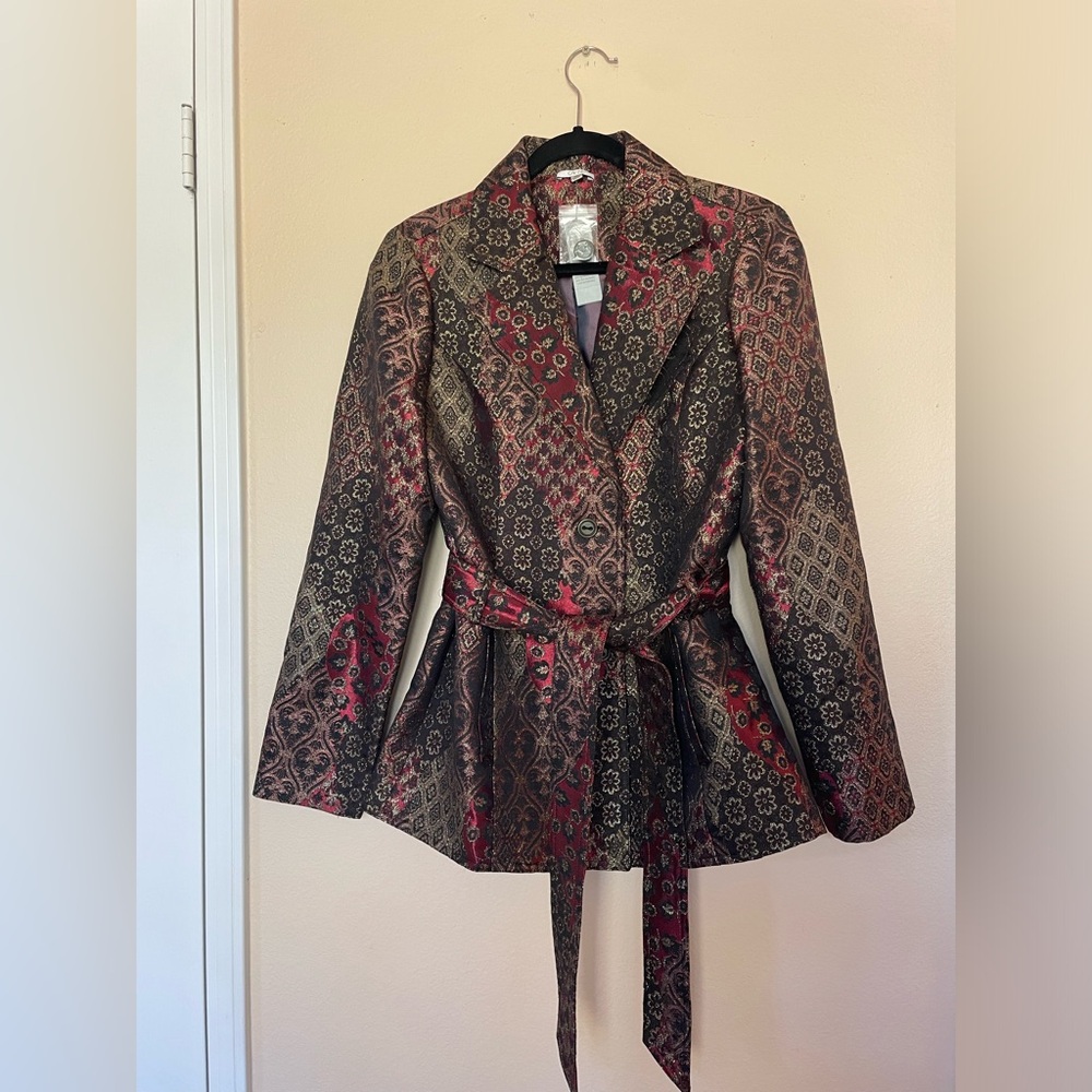 Cache Jacket. - Picture 2 of 16